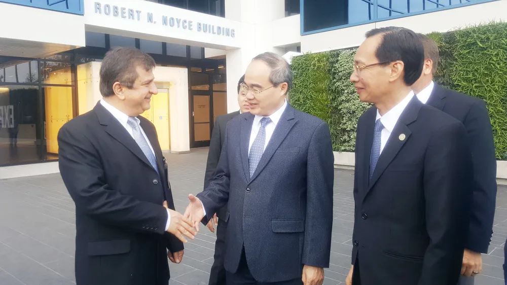 Trao giấy chứng nhận đầu tư vào Khu Công nghệ cao TPHCM cho các công ty công nghệ Hoa Kỳ  ảnh 2