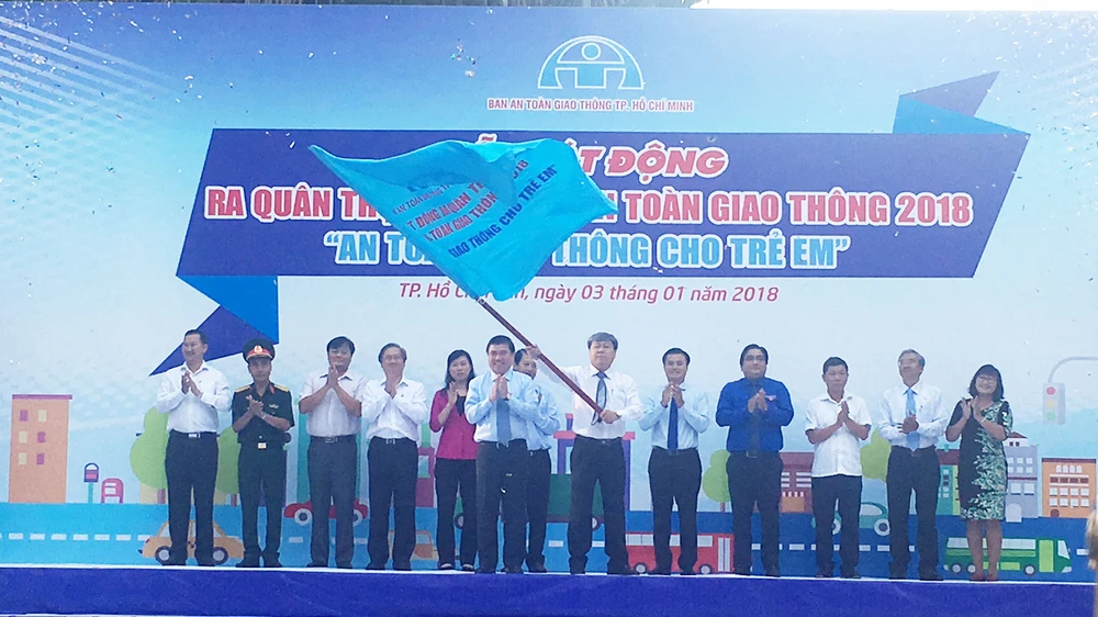 Chủ tịch UBND TPHCM phát động năm An toàn giao thông 2018