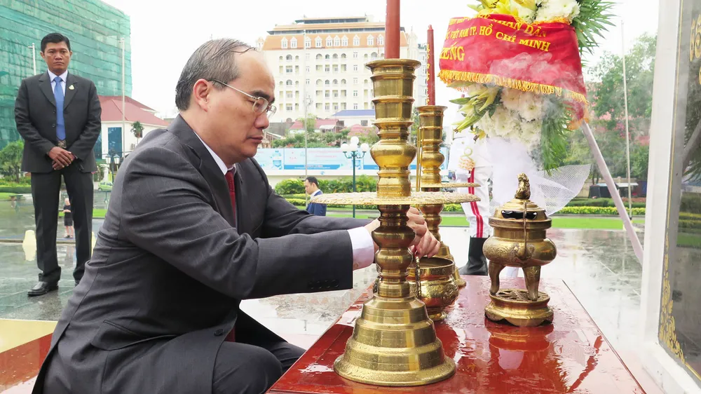 Bí thư Thành ủy TPHCM Nguyễn Thiện Nhân kết thúc tốt đẹp chuyến thăm, làm việc tại Lào và Campuchia ảnh 1 Bí thư Thành ủy TPHCM Nguyễn Thiện Nhân kết thúc tốt đẹp chuyến thăm, làm việc tại Lào và Campuchia ảnh 1