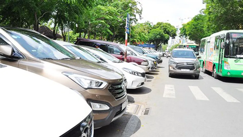 Công khai nguồn thu phí dừng đậu ô tô