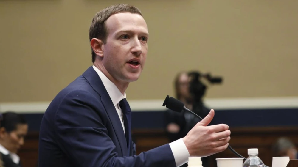 Mark Zuckerberg trong phiên điều trần tại Hạ viện Mỹ ngày 11-4. Ảnh: REUTERS