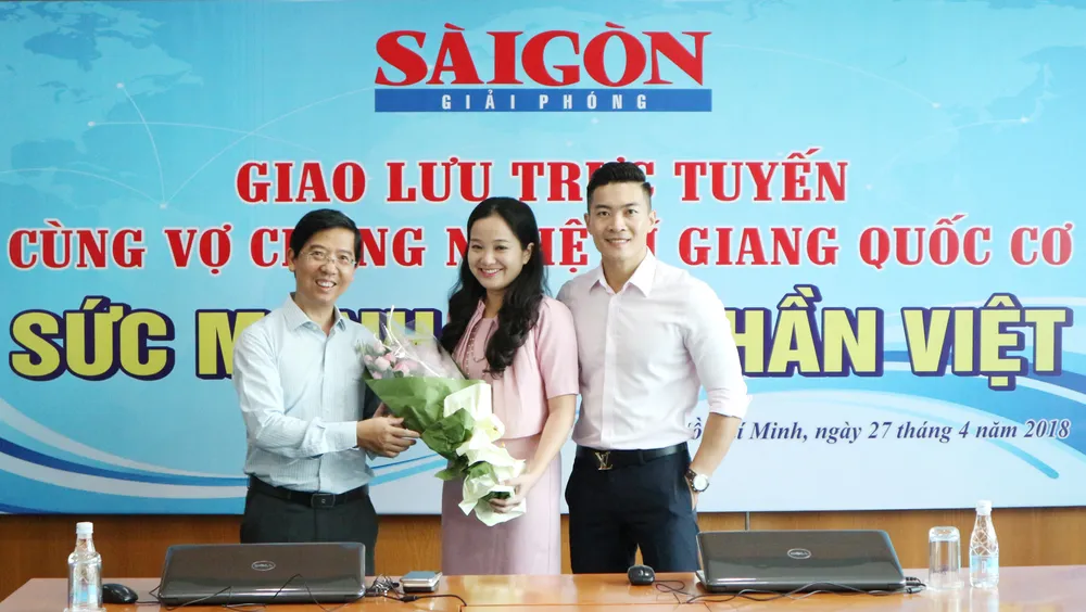 Giao lưu trực tuyến với nghệ sĩ Giang Quốc Cơ và người bạn đời MC Hồng Phượng ảnh 1