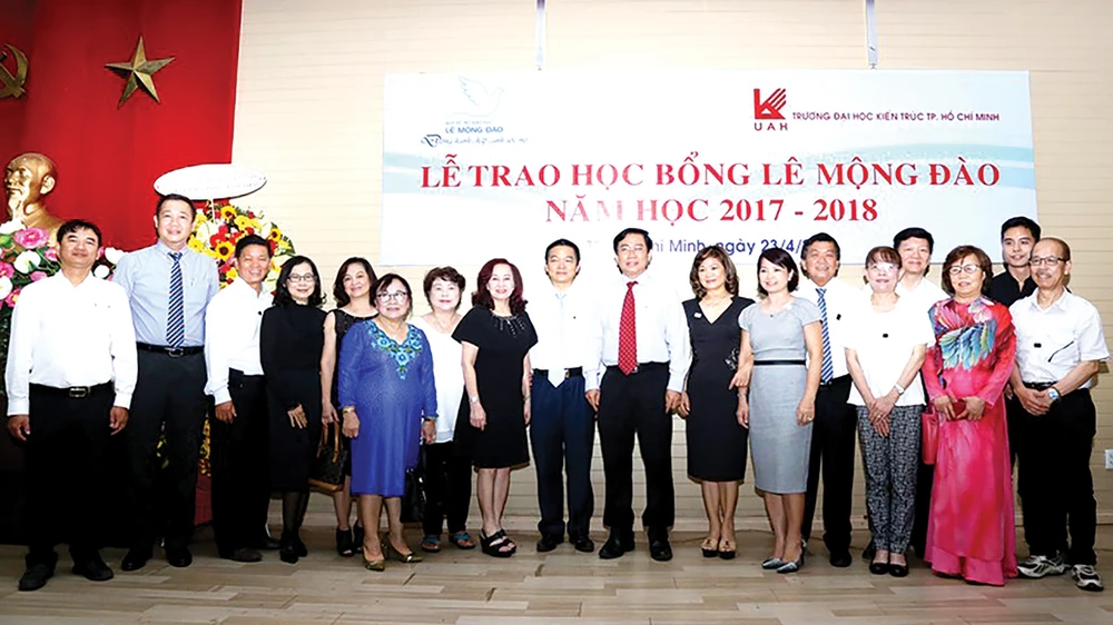 Trao 37 suất học bổng Lê Mộng Đào cho sinh viên Kiến trúc