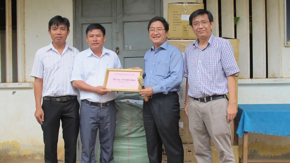 Khám bệnh, phát thuốc miễn phí cho gần 700 người nghèo tại Long An ảnh 2