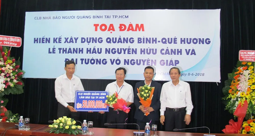 111 triệu đồng quà tặng đồng hương khó khăn tỉnh Quảng Bình ảnh 4 111 triệu đồng quà tặng đồng hương khó khăn tỉnh Quảng Bình ảnh 4