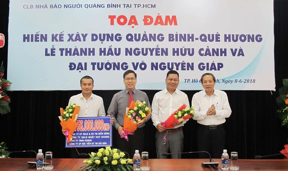 111 triệu đồng quà tặng đồng hương khó khăn tỉnh Quảng Bình ảnh 3 111 triệu đồng quà tặng đồng hương khó khăn tỉnh Quảng Bình ảnh 3