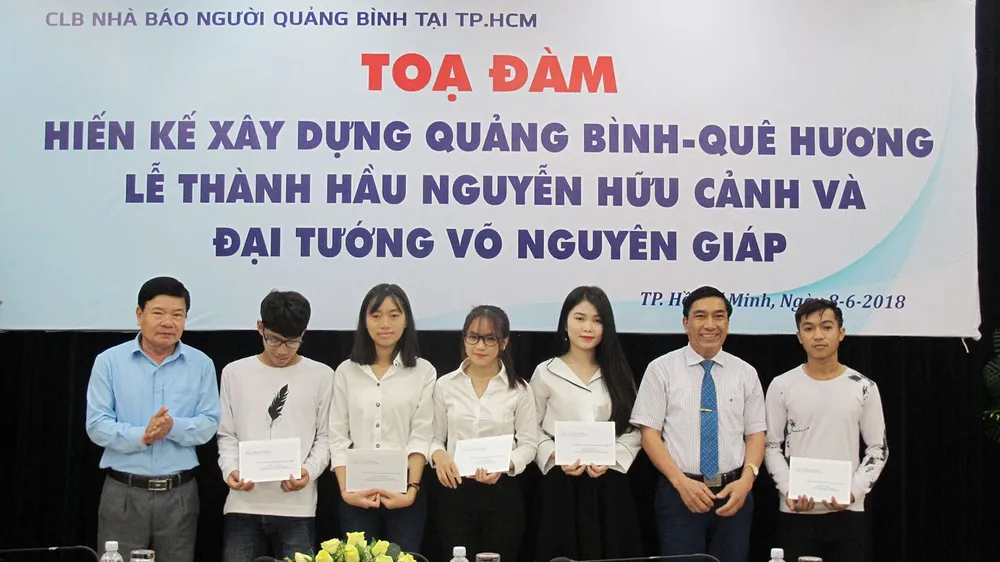 111 triệu đồng quà tặng đồng hương khó khăn tỉnh Quảng Bình ảnh 2 111 triệu đồng quà tặng đồng hương khó khăn tỉnh Quảng Bình ảnh 2