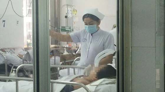 Bệnh nhân nhiễm cúm A/H1N1 đang nằm trong phòng cách ly tại bệnh viện Chợ Rẫy