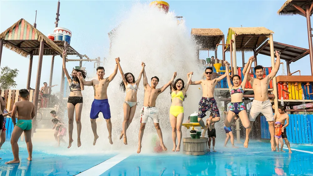 Giải trí trên núi, quậy tung với nước, về Hạ Long là có cả mùa hè ảnh 9