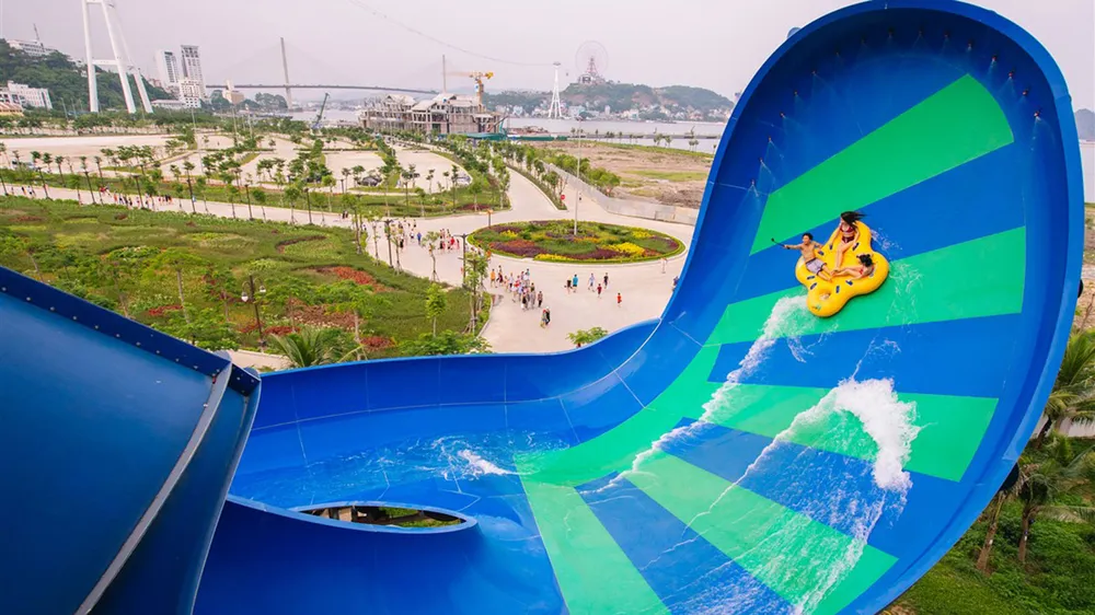 Giải trí trên núi, quậy tung với nước, về Hạ Long là có cả mùa hè ảnh 11