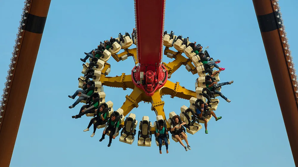 Giải trí trên núi, quậy tung với nước, về Hạ Long là có cả mùa hè ảnh 4