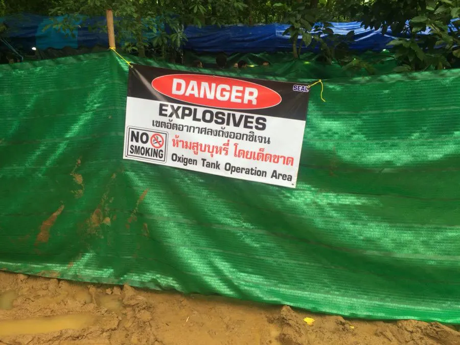 4 thành viên đội bóng được đưa ra khỏi hang, chiến dịch giải cứu tiếp tục vào sáng 9-7 ảnh 16