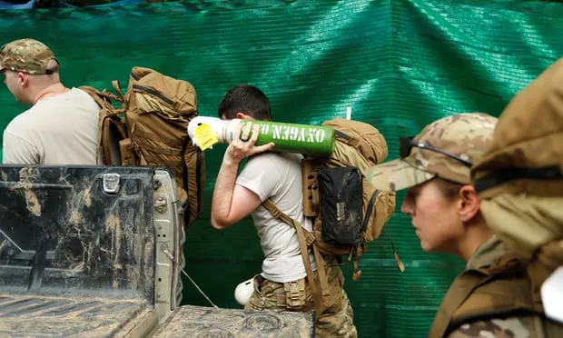 4 thành viên đội bóng được đưa ra khỏi hang, chiến dịch giải cứu tiếp tục vào sáng 9-7 ảnh 22