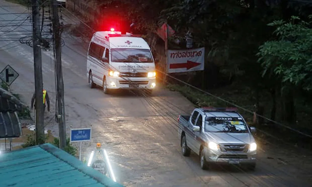 4 thành viên đội bóng được đưa ra khỏi hang, chiến dịch giải cứu tiếp tục vào sáng 9-7 ảnh 4