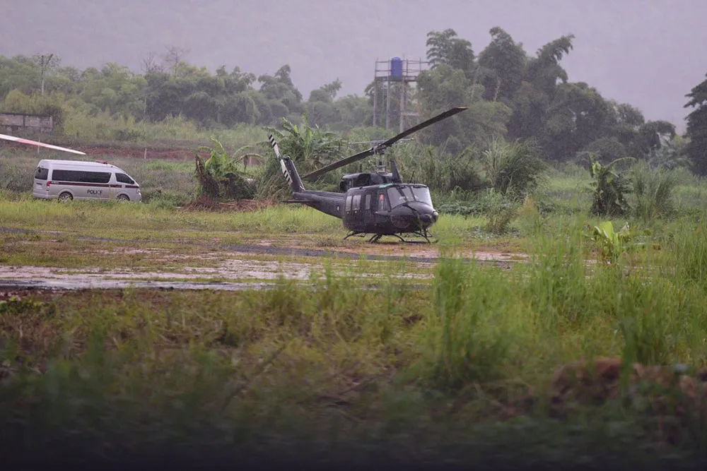 4 thành viên đội bóng được đưa ra khỏi hang, chiến dịch giải cứu tiếp tục vào sáng 9-7 ảnh 1