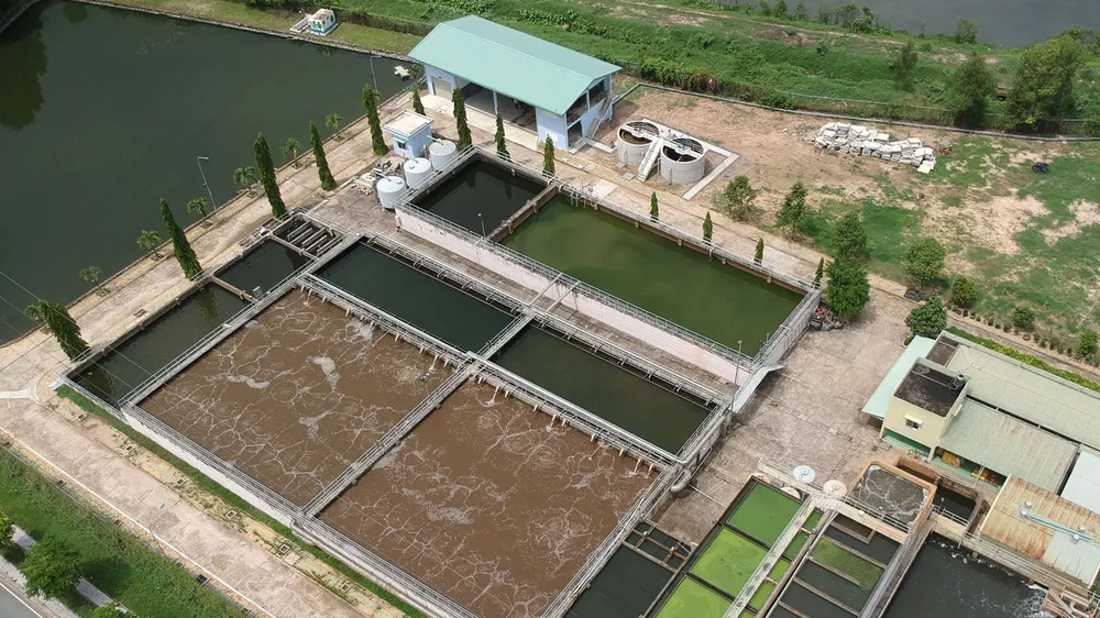 Nước thải sau xử lý tại Khu Công nghệ cao TPHCM được quan trắc kiểm tra chất lượng. Ảnh: THÀNH TRÍ
