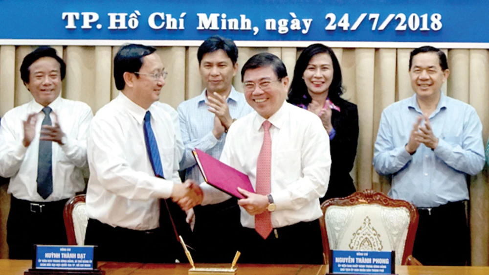 UBND TPHCM và Đại học Quốc gia TP ký kết hợp tác 8 chương trình trọng điểm