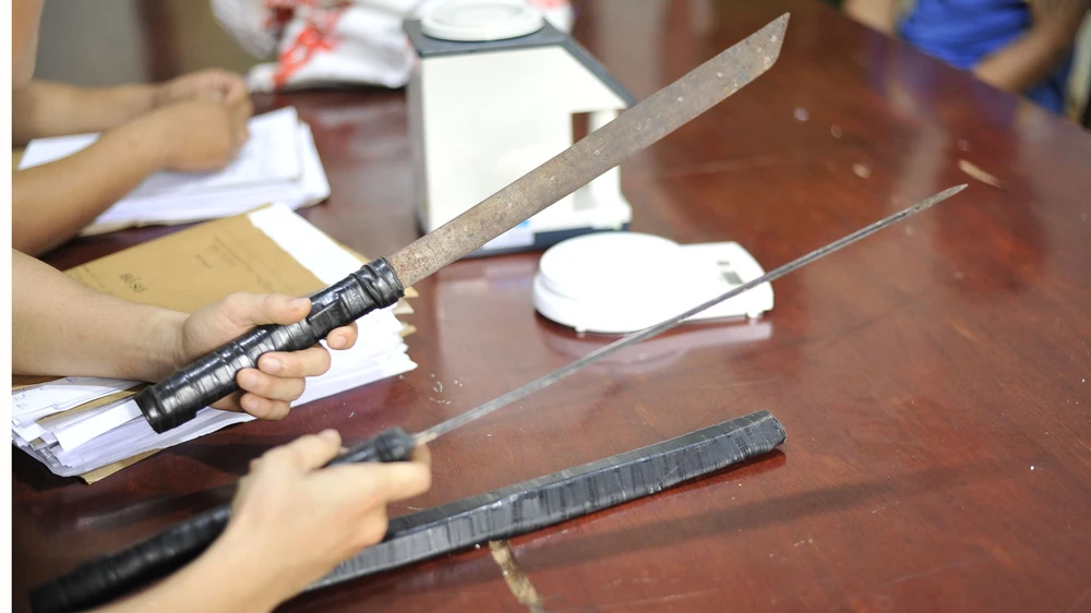 Bắt nhóm đối tượng bảo kê “sầu riêng” ảnh 1 Bắt nhóm đối tượng bảo kê “sầu riêng” ảnh 1
