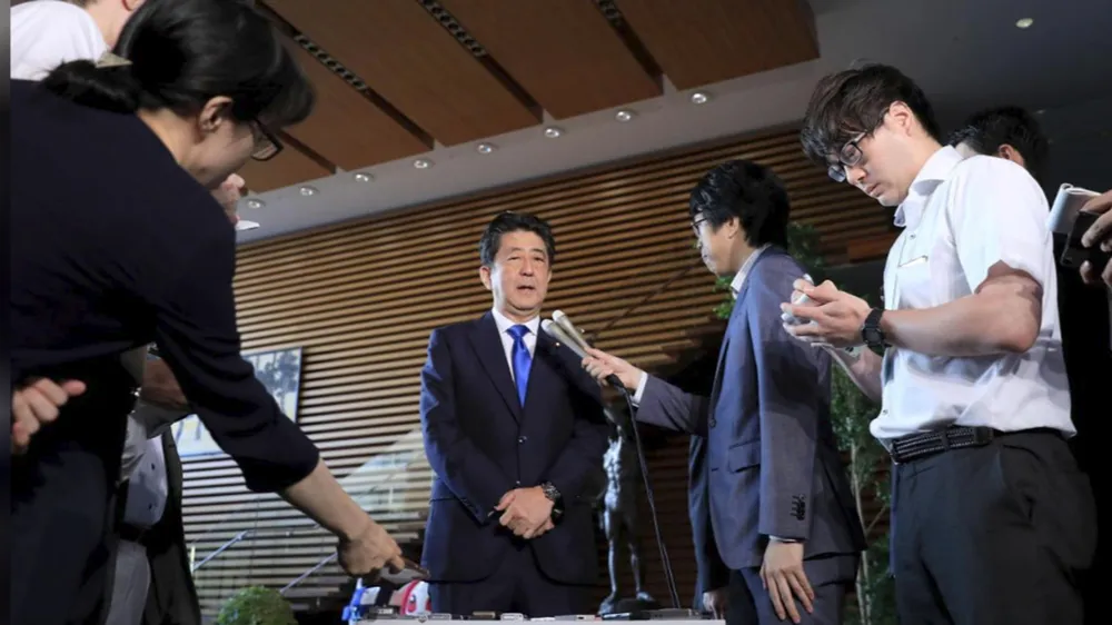 Động đất mạnh gây lở đất, mất điện trên diện rộng tại Nhật Bản ảnh 10