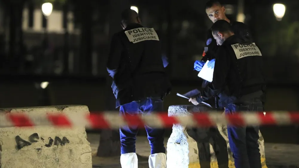 Tấn công bằng dao tại thủ đô Paris, Pháp, nhiều người bị thương ảnh 1