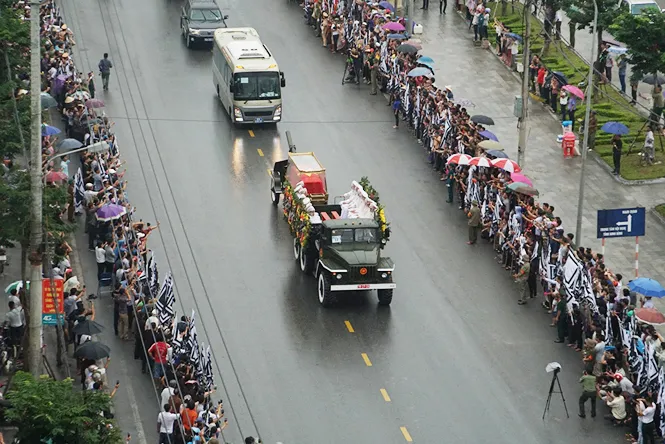 Lễ an táng Chủ tịch nước Trần Đại Quang tại quê nhà  ảnh 27 Lễ an táng Chủ tịch nước Trần Đại Quang tại quê nhà  ảnh 27
