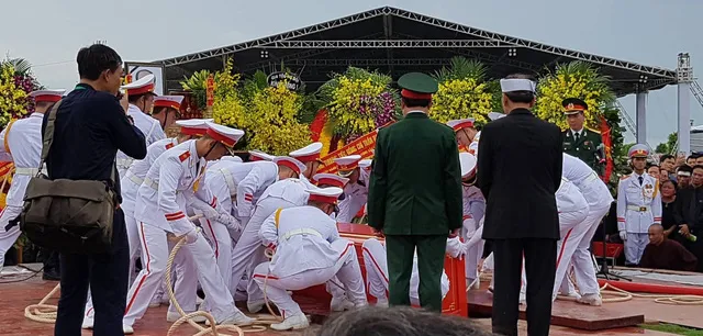 Lễ an táng Chủ tịch nước Trần Đại Quang tại quê nhà  ảnh 8 Lễ an táng Chủ tịch nước Trần Đại Quang tại quê nhà  ảnh 8