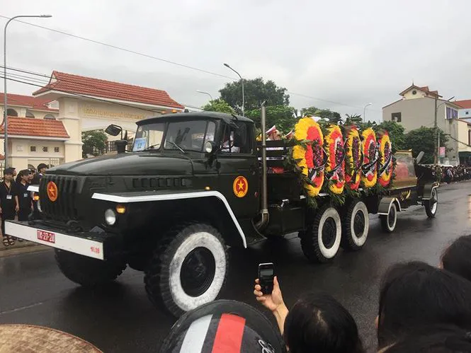 Lễ an táng Chủ tịch nước Trần Đại Quang tại quê nhà  ảnh 28 Lễ an táng Chủ tịch nước Trần Đại Quang tại quê nhà  ảnh 28