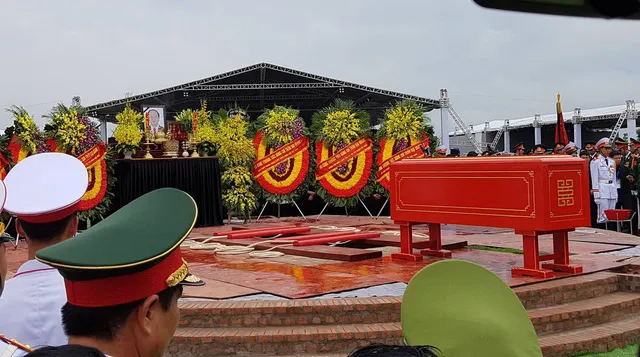 Lễ an táng Chủ tịch nước Trần Đại Quang tại quê nhà  ảnh 13 Lễ an táng Chủ tịch nước Trần Đại Quang tại quê nhà  ảnh 13