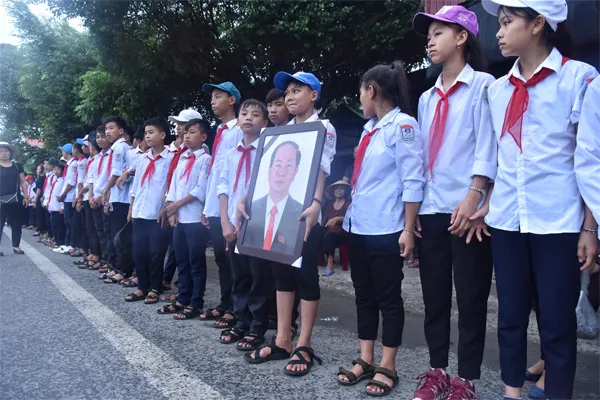 Lễ an táng Chủ tịch nước Trần Đại Quang tại quê nhà  ảnh 37 Lễ an táng Chủ tịch nước Trần Đại Quang tại quê nhà  ảnh 37