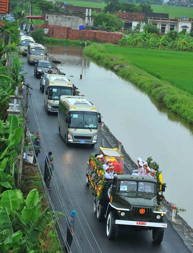 Lễ an táng Chủ tịch nước Trần Đại Quang tại quê nhà  ảnh 25 Lễ an táng Chủ tịch nước Trần Đại Quang tại quê nhà  ảnh 25