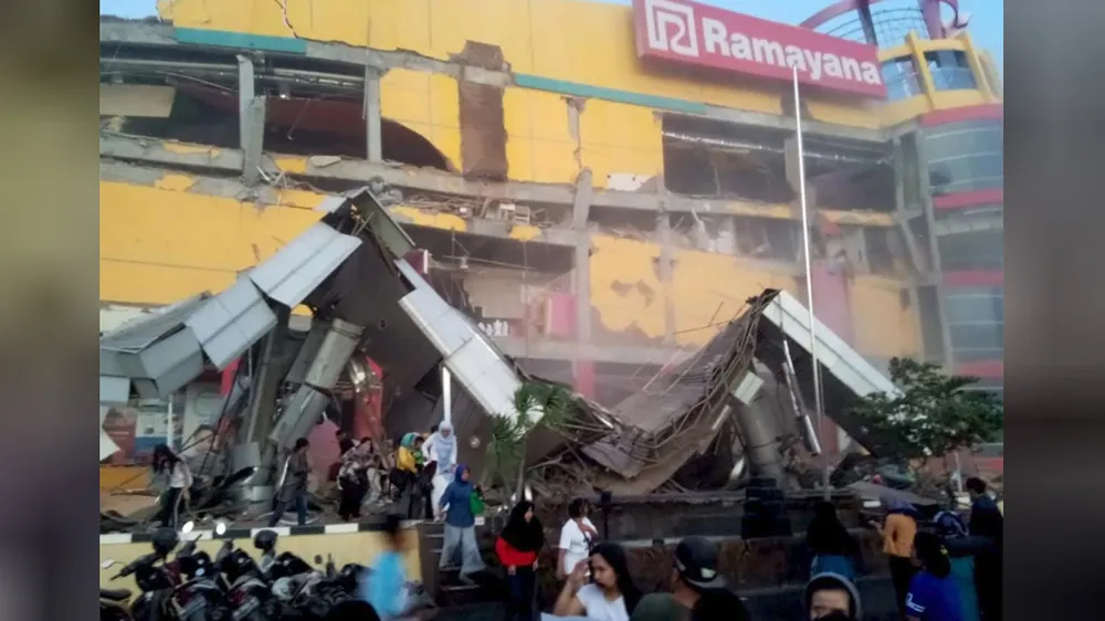 Số người thiệt mạng do động đất và sóng thần tại Indonesia đã lên tới 384 người ảnh 12