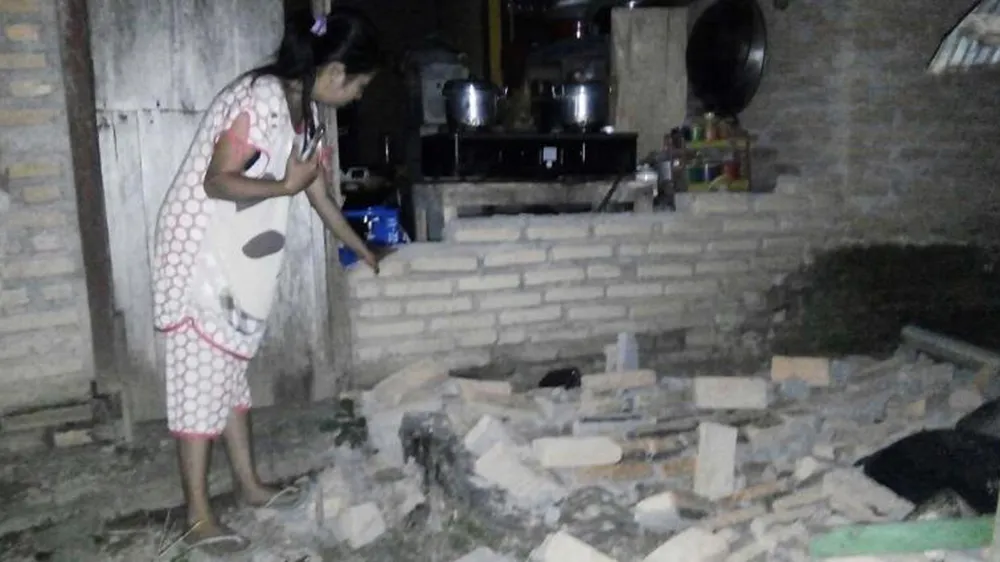 Số người thiệt mạng do động đất và sóng thần tại Indonesia đã lên tới 384 người ảnh 14
