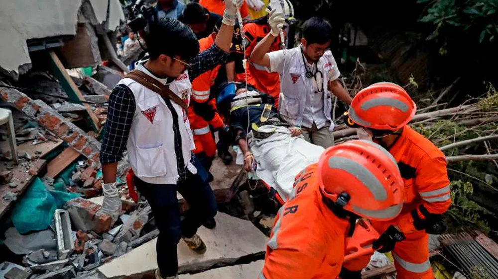 Số người chết vì động đất, sóng thần Indonesia tăng lên hơn 1.200 người ảnh 23