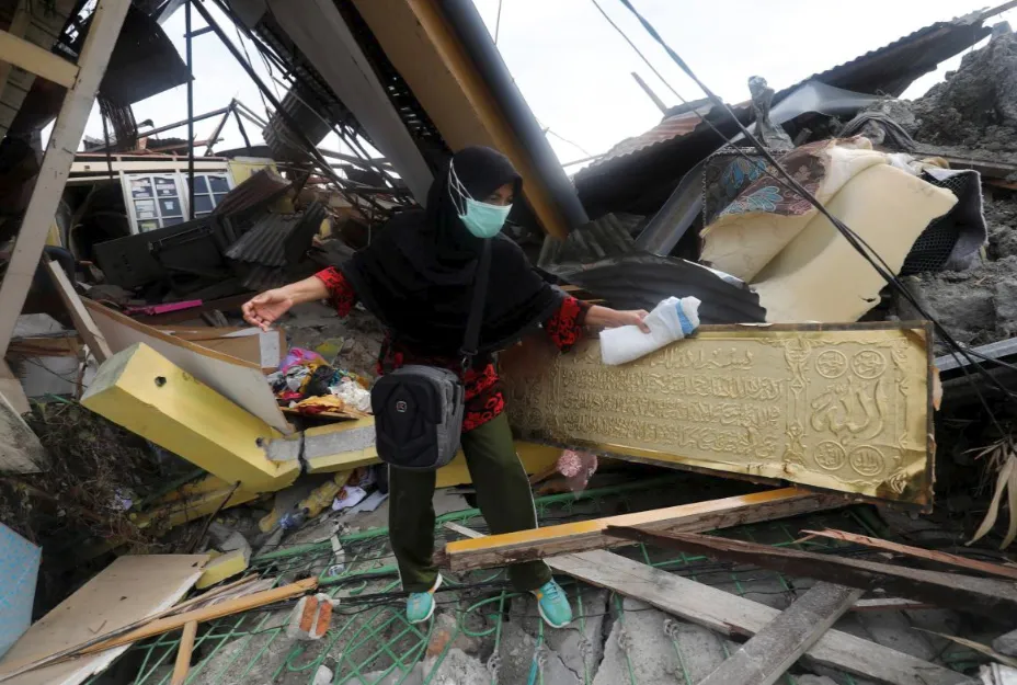 Ngày cuối cùng tìm kiếm nạn nhân vụ động đất, sóng thần tại Indonesia ảnh 6 Ngày cuối cùng tìm kiếm nạn nhân vụ động đất, sóng thần tại Indonesia ảnh 6