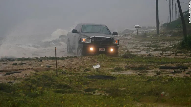 17 người chết, một căn cứ quân sự bị san bằng, cả thị trấn bị xóa sổ do siêu bão Michael ảnh 48 17 người chết, một căn cứ quân sự bị san bằng, cả thị trấn bị xóa sổ do siêu bão Michael ảnh 48