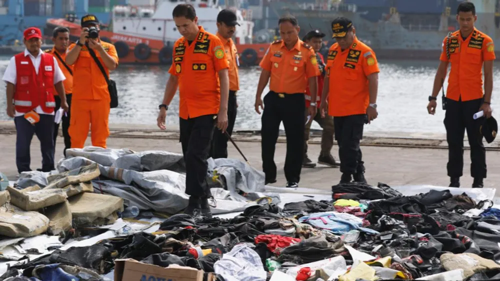 Vụ rơi máy bay tại Indonesia: Phát hiện sự cố chỉ 2 phút sau khi cất cánh  ảnh 13  Vụ rơi máy bay tại Indonesia: Phát hiện sự cố chỉ 2 phút sau khi cất cánh  ảnh 13