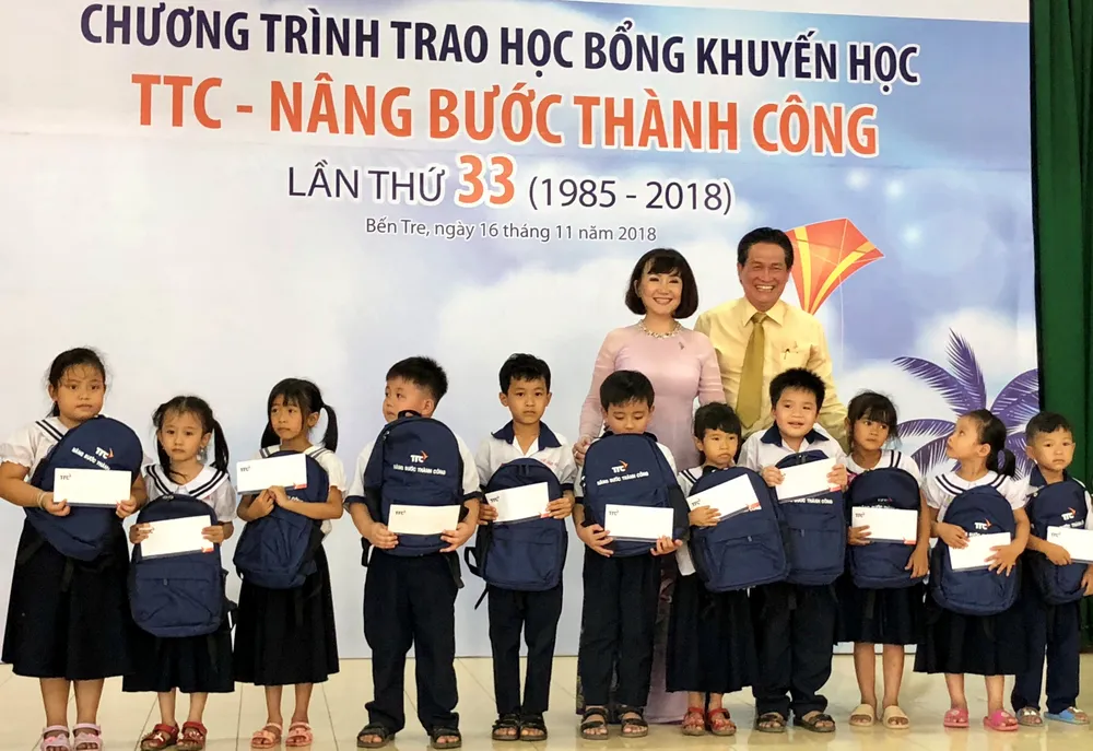 Trao 700 triệu đồng cho 520 sinh viên, học sinh tại Bến Tre ảnh 2