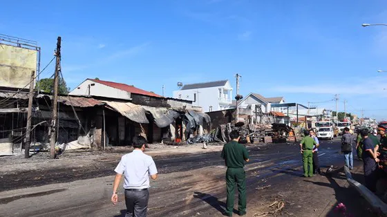 Xe bồn chở xăng gây cháy, 6 người thiệt mạng ảnh 7