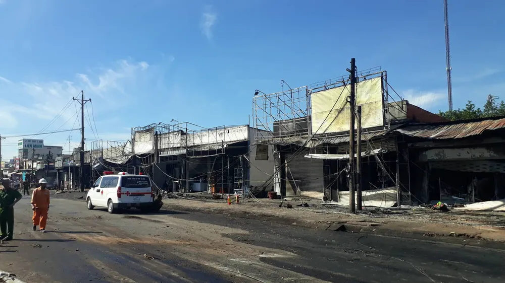 Xe bồn chở xăng gây cháy, 6 người thiệt mạng ảnh 9