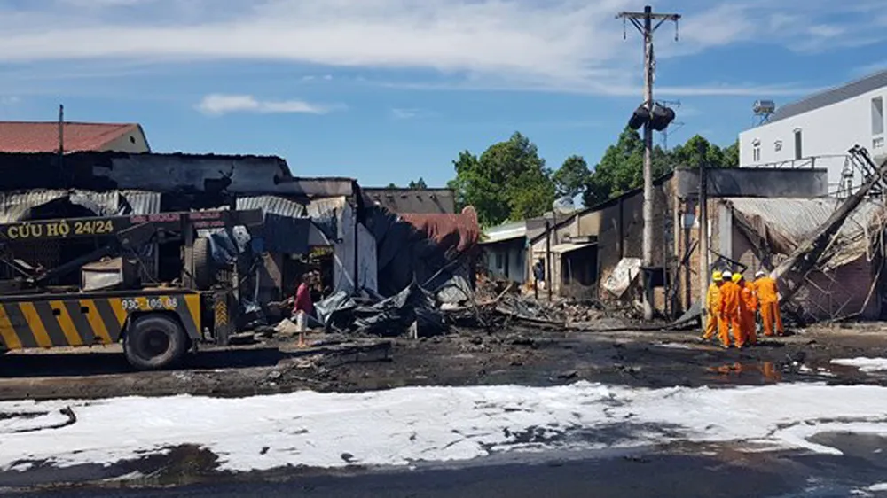 Xe bồn chở xăng gây cháy, 6 người thiệt mạng ảnh 13