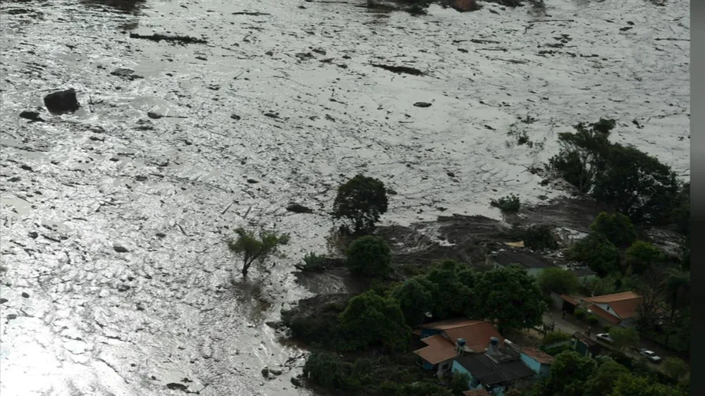 Ít nhất 9 người thiệt mạng và hàng trăm người mất tích trong vụ vỡ đập tại Brazil ảnh 6