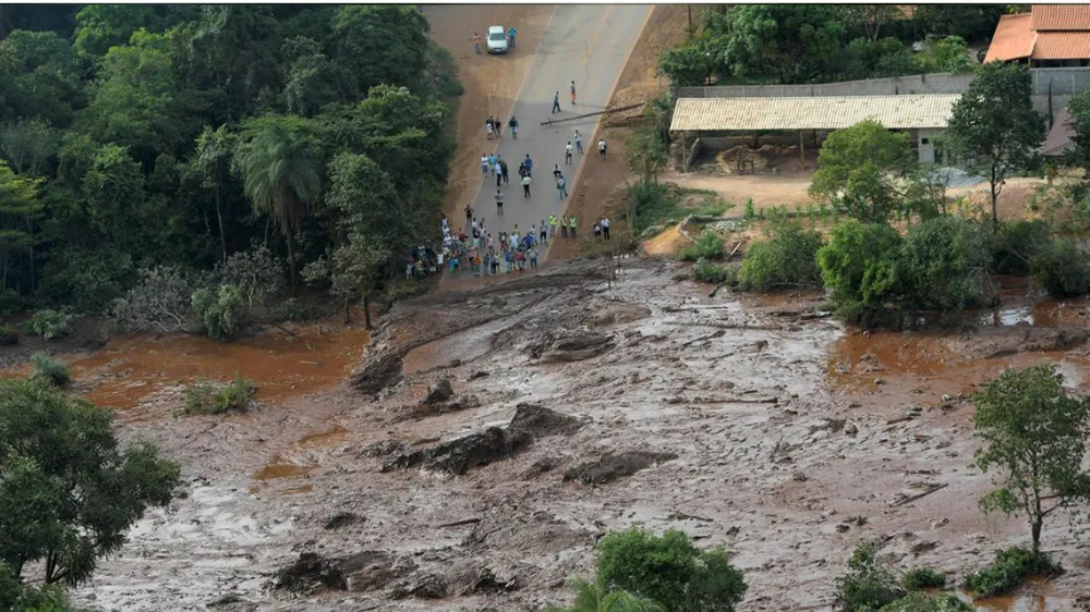 Ít nhất 9 người thiệt mạng và hàng trăm người mất tích trong vụ vỡ đập tại Brazil ảnh 8