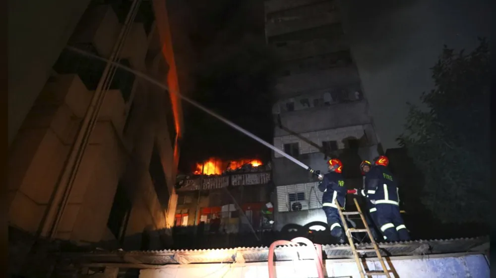 Ít nhất 81 người thiệt mạng trong vụ cháy chung cư tại Bangladesh ảnh 4