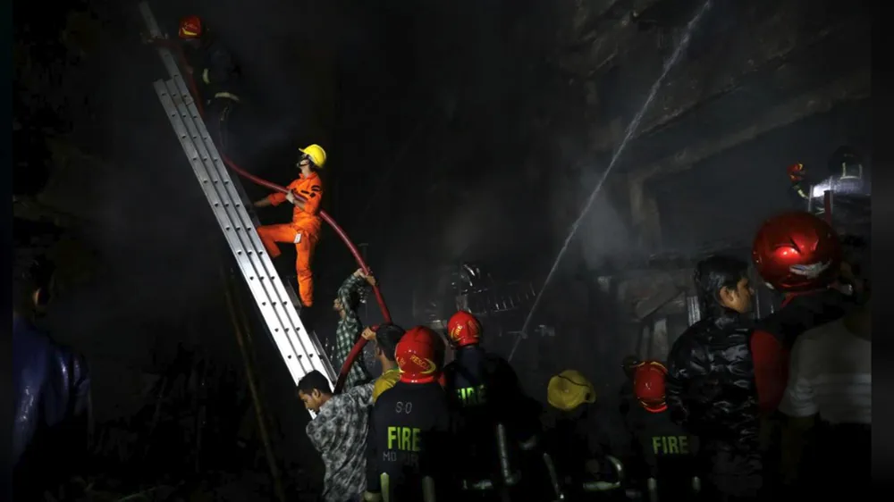 Ít nhất 81 người thiệt mạng trong vụ cháy chung cư tại Bangladesh ảnh 7