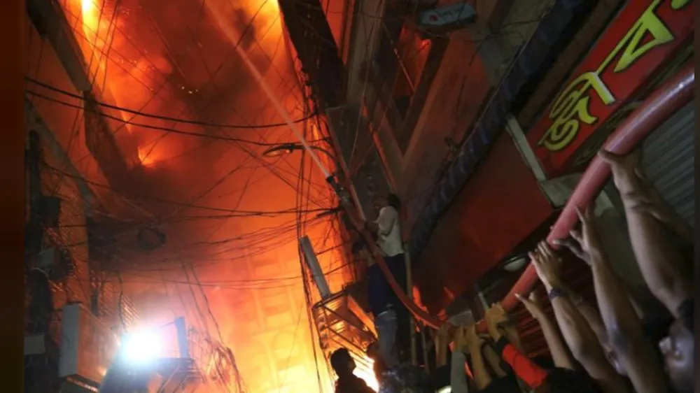 Ít nhất 81 người thiệt mạng trong vụ cháy chung cư tại Bangladesh ảnh 8