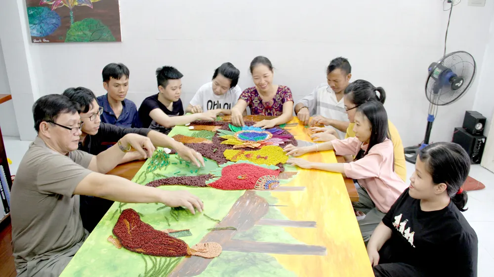 Hết lòng vì người khuyết tật ảnh 1 Hết lòng vì người khuyết tật ảnh 1