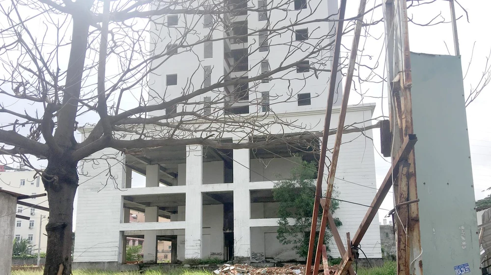 Chung cư Gia Phú trong tình trạng tranh chấp, chưa biết ngày xây xong