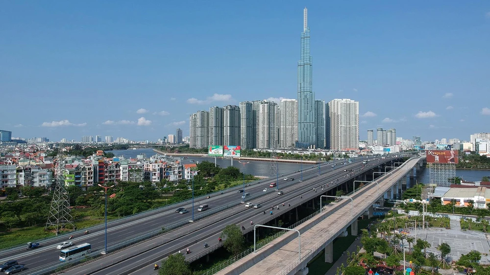 Metro Bến Thành - Suối Tiên đoạn đi trên cao. Ảnh: CAO THĂNG