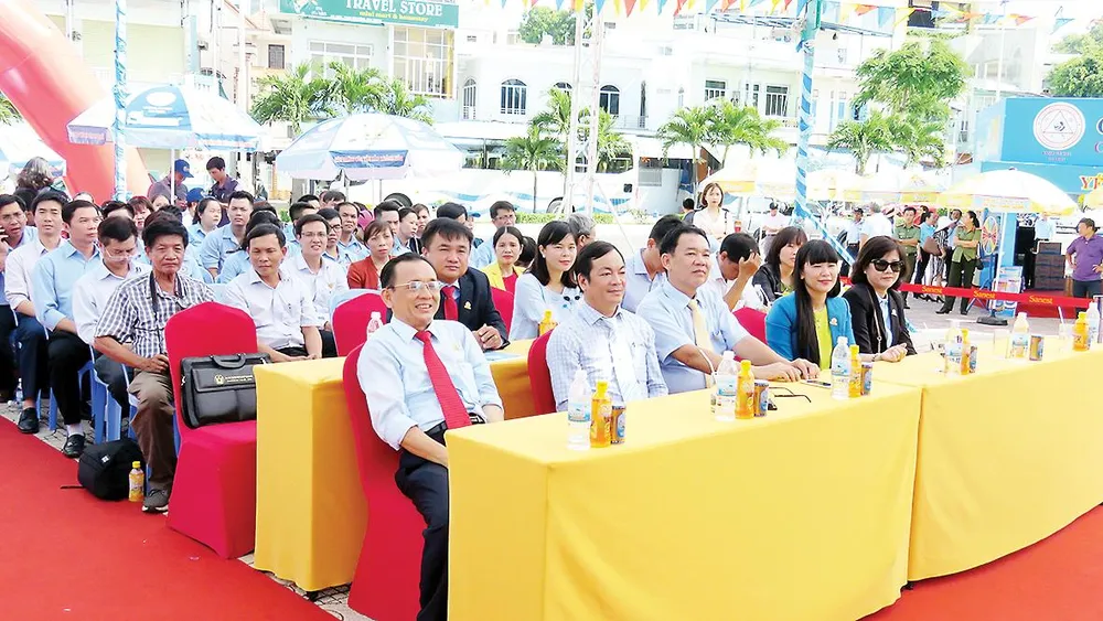 Triển lãm ảnh nghệ thuật ngành nghề yến sào ảnh 1