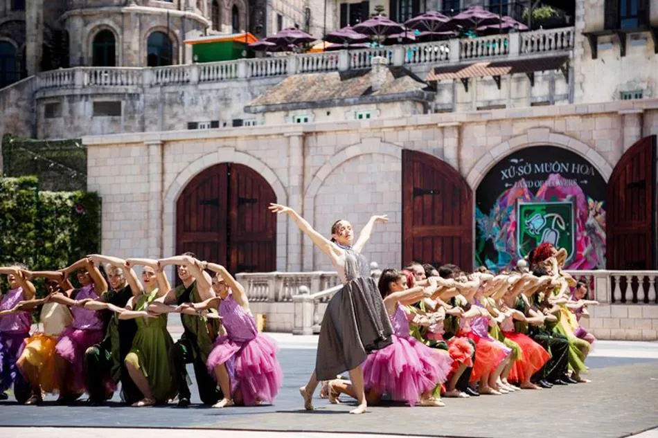 Bật mí khoảnh khắc ấn tượng trước show nghệ thuật "Vũ hội Ánh dương" ảnh 2 Bật mí khoảnh khắc ấn tượng trước show nghệ thuật "Vũ hội Ánh dương" ảnh 2